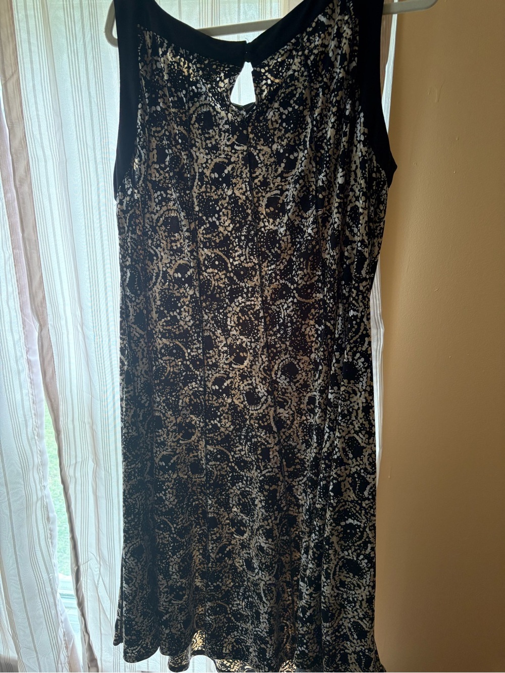 Glamour Black, White, Tan Sleeveless Midi Dress - Picture 6 of 6